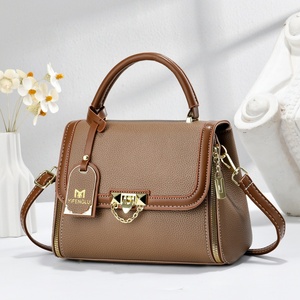 Nouveau <span class=keywords><strong>Sac</strong></span> Bandoulière Décontracté <span class=keywords><strong>Tendance</strong></span> 2026 en Cuir à Carreaux, Petit <span class=keywords><strong>Sac</strong></span> Messager Léger avec Rabat Imperméable et Design Carré - Product Image 4