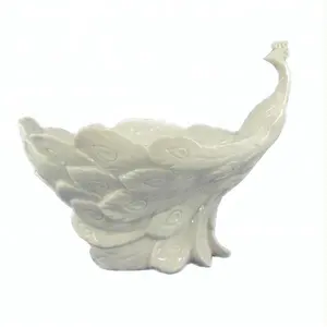 定制雕刻生动陶瓷支架孔雀形糖果碗白瓷花瓶情人节礼物家居装饰