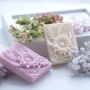 Molde de Silicona Premium para Jabón Hecho a Mano, Diseño Floral Artístico, Encantador, Rectangular Pequeño, con Forma de Margarita - Product Image 4