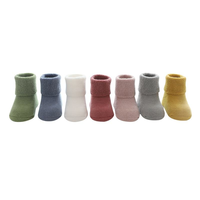 Chaussettes en coton épais de qualité supérieure pour bébé, douces, chaudes pour l'hiver, antidérapantes, style décontracté avec amorti interne en boucle.