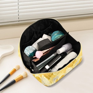 Trousse de Toilette de Voyage pour Femme avec Logo Personnalisé, Motif Feuilles Dorées, Faible MOQ, Sac Cosmétique Jaune avec Compartiments - Product Image 5