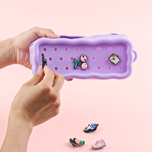 Porte-monnaie en silicone grande capacité Gangru <span class=keywords><strong>pour</strong></span> filles - Portefeuille étanche à chaîne avec breloques de dessins animés et fleurs <span class=keywords><strong>pour</strong></span> chaussures, écologique - Product Image 4