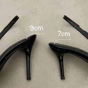 รองเท้าส้นสูงหัวแหลมสไตล์เรโทรสีดำสำหรับผู้หญิง รุ่นใหม่ สปริง ใส่ได้หลากหลายแบบ ส้นเข็ม เปิดนิ้วเท้า ดีไซน์เซ็กซี่ สไตล์ฝรั่งเศส - Product Image 4