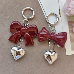 Porte-clés en métal avec pendentif cœur bordeaux 2026, accessoire nœud papillon, décoration de sac, élégant ornement en acrylique - Product Image 2