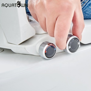Abattant de toilette avec bidet à eau chaude et froide de forme ronde - Product Image 4