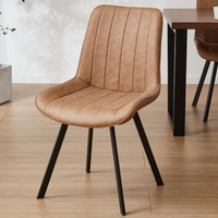 Chaises de salle à manger modernes en similicuir gris clair avec dossier et pieds carrés en métal noir pour appartement