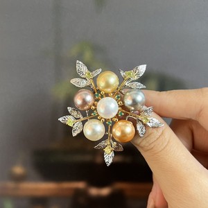 Vintage Luxury Two Tone Plated Copper Snowflake Brooch Inlaid Multi-color Natural Freshwater Pearl Crystal Floral Wedding Gift - Product Image 3