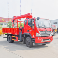 Mini-grue montée sur camion de 3 à 16 tonnes avec flèche télescopique hydraulique droite et moteur Liyuan pour les opérations de levage de marchandises sur chantier