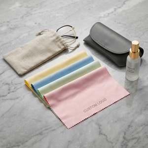 Chiffons <span class=keywords><strong>de</strong></span> nettoyage réutilisables en microfibre avec logo personnalisé pour lunettes, objectifs d'appareil photo, bijoux, et polissage des montures, avec étui d'emballage - Product Image 2