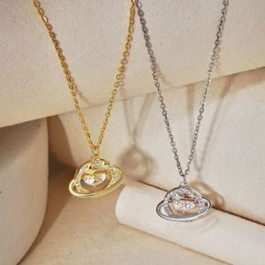 สร้อยคอเงินแท้ดีไซน์พิเศษสำหรับเด็กผู้หญิง ยี่ห้อ Dylam ประดับด้วยทอง 18K และเพชรคิวบิกเซอร์โคเนีย 5A รูปดาวและดาวเคราะห์ พร้อมจี้หมุนได้ - Product Image 2