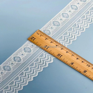 ถุงเท้าสีขาว แต่งลายปักตาข่าย ผ้ายืด/ไนลอน แต่งขอบลูกไม้ถักโครเชต์ เป็นมิตรกับสิ่งแวดล้อม มีสีให้เลือกตามสั่ง - Product Image 4