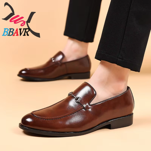 Mocasines Negros y Marrones al por Mayor de Fábrica, con Parte Superior de PU, Suela de Goma, Punta Puntiaguda, Zapatos Formales de Vestir para Hombre - Product Image 1