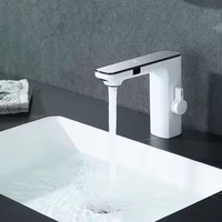 Robinet thermostatique monotrou en laiton au design moderne de luxe Robinet à écran numérique à capteur tactile automatique monté sur le pont