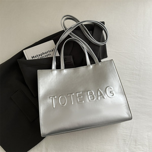 时尚设计师两件套 PU 斜挎防水购物包 男女高品质刺绣链条双面肩带 - Product Image 2