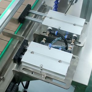 Máquina Tapadora Automática de Gran Tamaño para Línea de Producción de 2 Metros, Tapadora de Rosca para Botellas de Bebidas, Detergente para Ropa y Gel de Ducha - Product Image 5