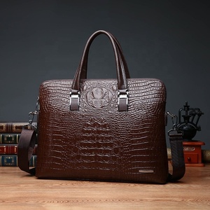 <span class=keywords><strong>Sac</strong></span> à <span class=keywords><strong>bandoulière</strong></span> unisexe en PU à motif crocodile <span class=keywords><strong>pour</strong></span> hommes <span class=keywords><strong>Sac</strong></span> souple et étanche <span class=keywords><strong>pour</strong></span> les nouvelles affaires Mode travail Bureau Document <span class=keywords><strong>Ordinateur</strong></span> - Product Image 4