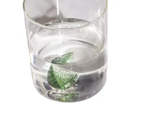 Vaso resistente al calor de vidrio soplado a mano transparente hecho a medida con limón verde 3D en el interior