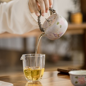 Juego de tetera de cerámica pintada a mano con diseño de crisantemo, bolsa de almacenamiento portátil, juego de té para viaje, una tetera y dos tazas - Product Image 4