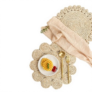 Napperons et sous-plats ronds modernes en rotin naturel tressé pour la cuisine et les fêtes - Product Image 3