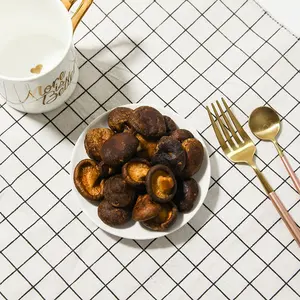 Низкотемпературные сухие чипсы-грибы shiitake, вакуумные жареные сушеные овощные закуски vf, сушеные чипсы-грибы shiitake