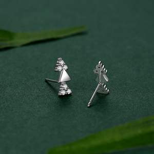 Pendientes Triangulares Minimalistas de Plata de Ley S925 con Corte Redondo, Versión en Cobre Personalizable - Regalo Diario para Mujer - Product Image 3