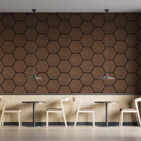 Panneaux acoustiques en lattes de bois Akupanel, panneaux insonorisants avec support en feutre pour la décoration murale des halls d'hôtel, couloirs et réceptions