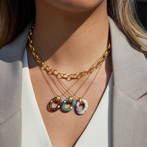 Collar Elegante Multicolor J&D Chapado en Oro Vintage con Colgante de Resina de Mármol y Diamantes de Imitación en Colores Ámbar, Verde y Blanco - Product Image 2