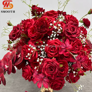 Centro de Mesa Floral Clásico SMOOTH en Rojo Borgoña con Rosas y Orquídeas, Decoración Floral Personalizada para Bodas - Product Image 3