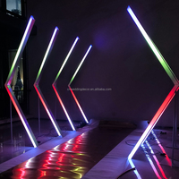 Tunnel lumineux LED géométrique pour décoration extérieure de mariage
