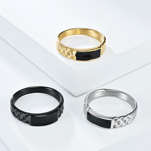 Bagues unisexes tendance en acier doré et noir, design géométrique, sertissage en canal, bijoux cadeau - Product Image 1