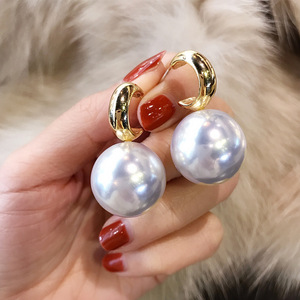 Orecchini Pendenti Effetto Perla per Donne, Accessori Moda Minimalisti per Uso Quotidiano - Product Image 1