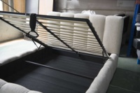 Cama Moderna Tapizada en Bouclé con Estructura de Madera, Plataforma con Almacenamiento Hidráulico y Cabecero Acolchado con Canales Verticales, Venta al por Mayor B2B