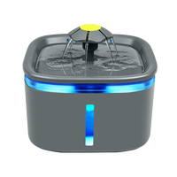 Fontaine à eau pour chat à capteur automatique Distributeur d'eau potable pour animaux de compagnie étanche Bols à eau en plastique alimentés par charge pour animaux de compagnie