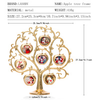 Cadre photo familial luxueux plaqué or avec 7 breloques en métal en forme de cœur à suspendre, parfait pour un cadeau d'anniversaire ou pour la fête des mères.