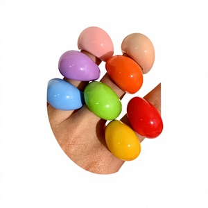 Anillo de Resina Hecho a Mano para Mujer, Joyería Artística Única de Resina con Acabado Brillante, Anillo Moderno, Anillo Ligero de Moda - Product Image 2