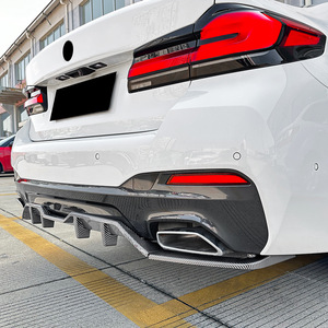 Aileron arrière Amp-Z pour BMW Série 5 G30 LCI 2021-2023 M Sport style MP, finition noire piano, texture fibre de carbone, finition mate - Product Image 3