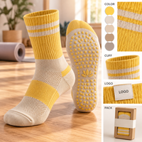 Chaussettes de yoga antidérapantes couleur crème jaune rayé, coupe ajustée et flexible pour studio, étiquette privée, commande personnalisée, approbation de la coupe