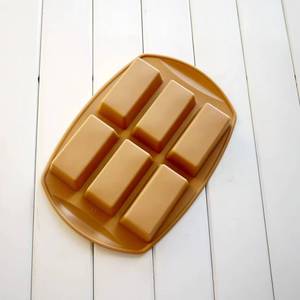 Moule en silicone classique à 12 cavités Lar pour la cuisson de gâteaux ou de chocolats, idéal pour les pains et les pâtisseries - Product Image 6