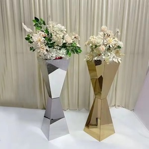 Centro de mesa de boda con soporte de flores de metal dorado y cristal de varios niveles, personalizado de fábrica, para decoración de eventos de lujo. - Product Image 6