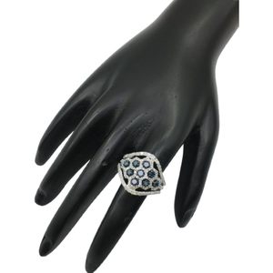 แหวนเพชร Jewelspaark 1.53 กะรัต ทรงกลมเจียระไนแบบบริลเลียนท์ เพชรสีขาวและสีน้ำเงินเสริมประกาย  ตัวเรือนเงินแท้ 925 สำหรับผู้หญิง สวมใส่ในโอกาสหมั้น - Product Image 2