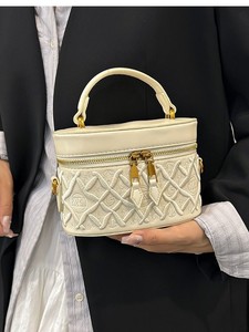 Proveedores de bolsos de mano, bolsos de moda personalizados, bolso cruzado acolchado con diamantes de nicho, Mini bolso de hombro de lujo para mujer - Product Image 5