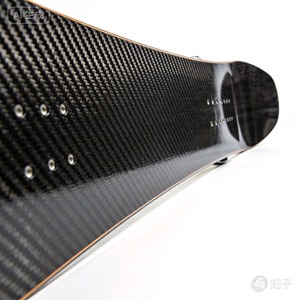 Tabla de Snowboard Personalizada de Fibra de Carbono Tejida - Peso Medio - Product Image 2