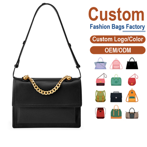 Bolso Bandolera Vintage de Cuero Negro Premium - Impermeable con Cadena Dorada, OEM para Marcas de Lujo que Buscan un Estilo Minimalista y Potente - Product Image 1
