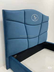 Cama de lujo para muebles de alta gama para el hogar, cama tapizada para dormitorio con cabecero alto <span class=keywords><strong>y</strong></span> fino, madera maciza recortada de Metal - Product Image 3