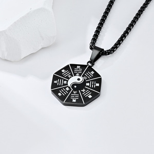 Collier en acier titane style chinois rétro avec pendentif poisson Yin Yang, motif Tai Chi Bagua, inaltérable, bijoux de Dongguan - Product Image 3
