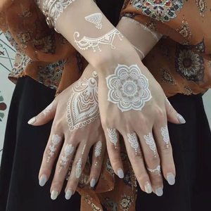 ملصقات وشم مؤقتة بالحناء البيضاء بتصميم دانتيل غامض وجذاب على شكل زهرة ماندالا، فن الجسم مقاوم للماء، ملصقات للزفاف - Product Image 1