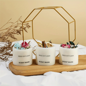 Venta caliente hogar dormitorio mezcla regalo Ideal fragancia aceite hecho a mano redondo <span class=keywords><strong>soja</strong></span> Pilar vela perfumada con flores secas - Product Image 3