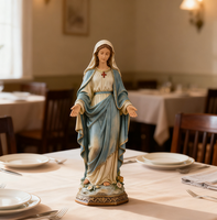 Statue de la Vierge Marie personnalisable avec robe bleue et blanche et base florale, mains ouvertes, expression sereine
