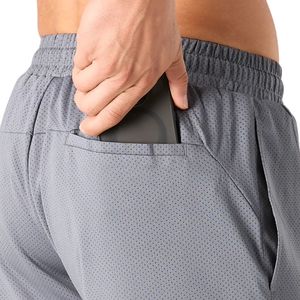 Shorts de sport gris pour homme en mesh respirant, légers, avec poches, pour la course et l'entraînement - Product Image 6