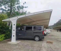Auvent de stationnement pour voitures et bus, structure en acier durable sur mesure, toit en toile membrane PVDF imperméable, protection solaire